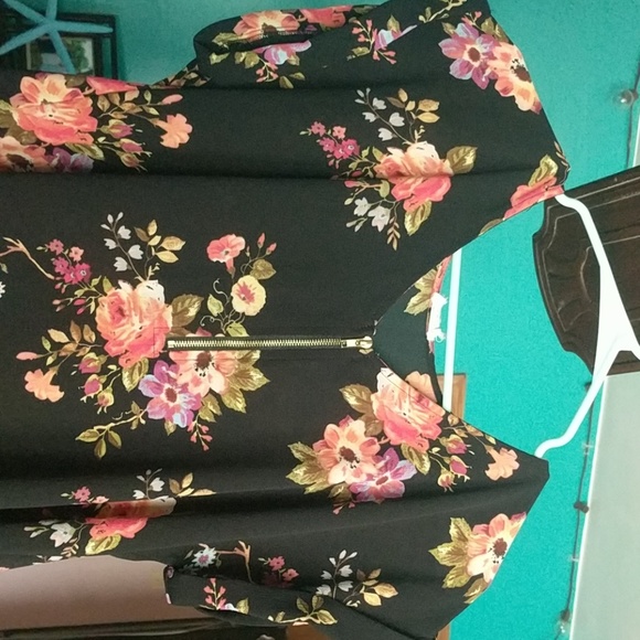 Top - Picture 2 of 4